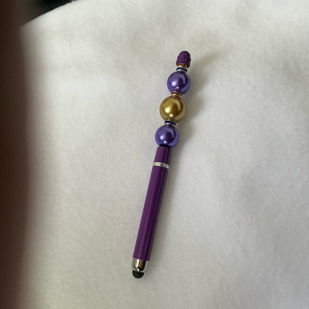 Stylus beaded pen .